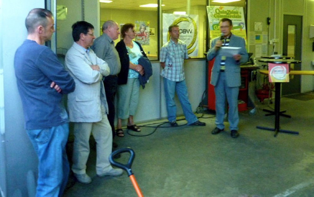 Gagnants et commerçants à la remise des lots à l'opération Pâques 2011