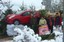 La voiture, gros lot de la Tombola de Noel de l'ACAW est en place au centre de Waldighoffen