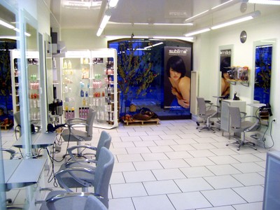 Vue sur le salon de coiffure Idéal'Tiff