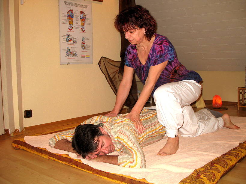 Béatrice Jasinski fait un massage de relaxation