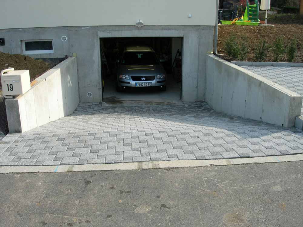 Descente de Garage en pavé gris