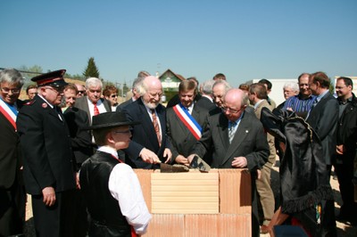 Waldighoffen 1ère pierre - truelle 4