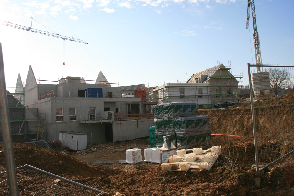 Le chantier de l'EHPAD sous un beau ciel bleu