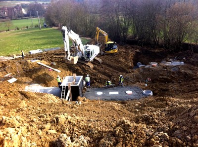 Installation du décanteur particulaire au chantier de l'EHPAD, le 3 mars 2011