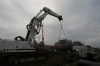 Transport d&rsquo;un élément du bassin de rétention sur le chantier de l&rsquo;EHPAD, le 24 janvier 2011