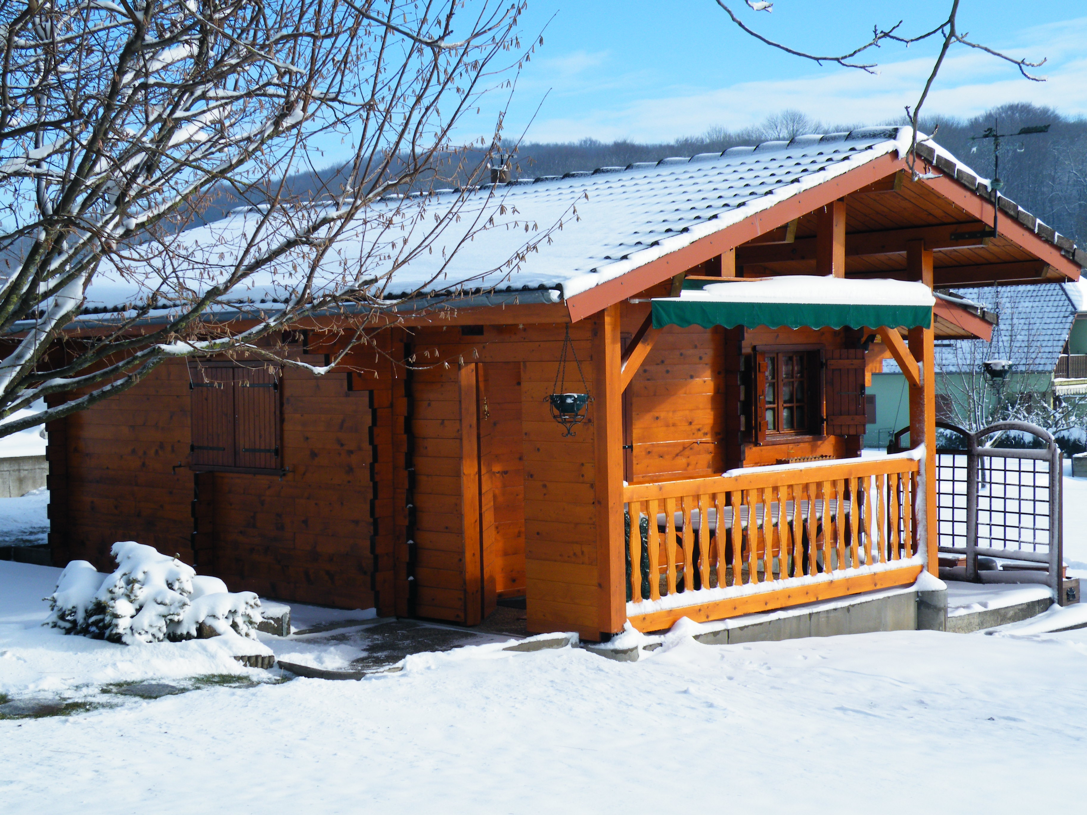 Chalet la Cluserette sous la neige