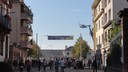 Photo de la foule dans une rue de Haguenau pour le rallye de France Alsace 2010. rallye de france alsace - foule à la gare de haguenau.JPG