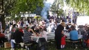 La fête autour du rallye de France-Alsace 2010, les tables des associations pleines de monde en train de manger et boire. rallye de france alsace - tables associatives pleines.JPG