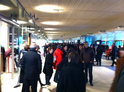 Beaucoup de monde dans le hall ce 11 décembre 2011