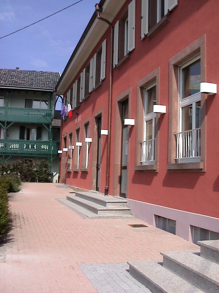 Mairie de Waldighoffen-vue rapprochée de la façade