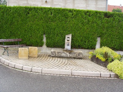 La fontaine de la rue des Ecoles
