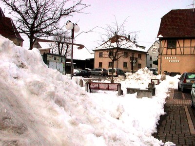 Mars 2006-tas de neige place Jeanne d'Arc