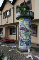 Affiches de la colonne Maurice arrachées à Waldighoffen