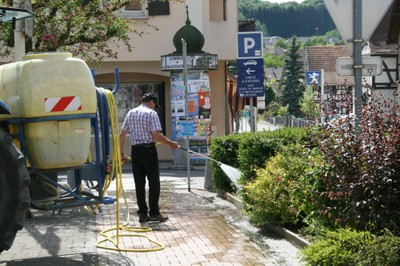 Arrosage des massifs Place Jeanne d'Arc par Philippe Schmidlin