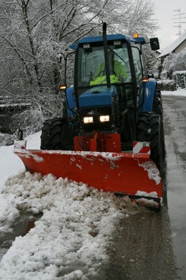 Le tracteur équipé pour déneiger