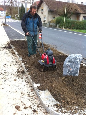 Il faut bien travailler la terre avant de planter