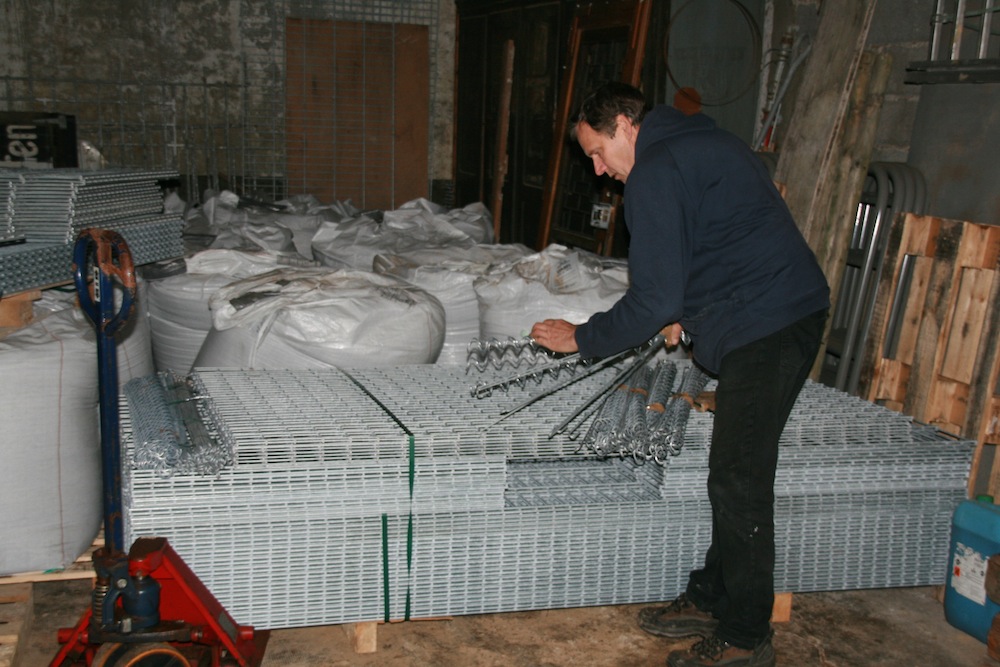 Philippe dans l'atelier communal