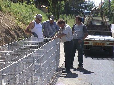 Pose de gabions à Waldighoffen, photo de la pose des cages vides n°2