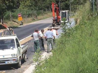 Pose de gabions à Waldighoffen, photo de la pose des cages vides