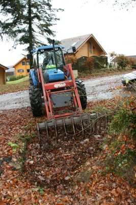Ramassage de feuilles mortes à Waldighoffen, novembre 2010