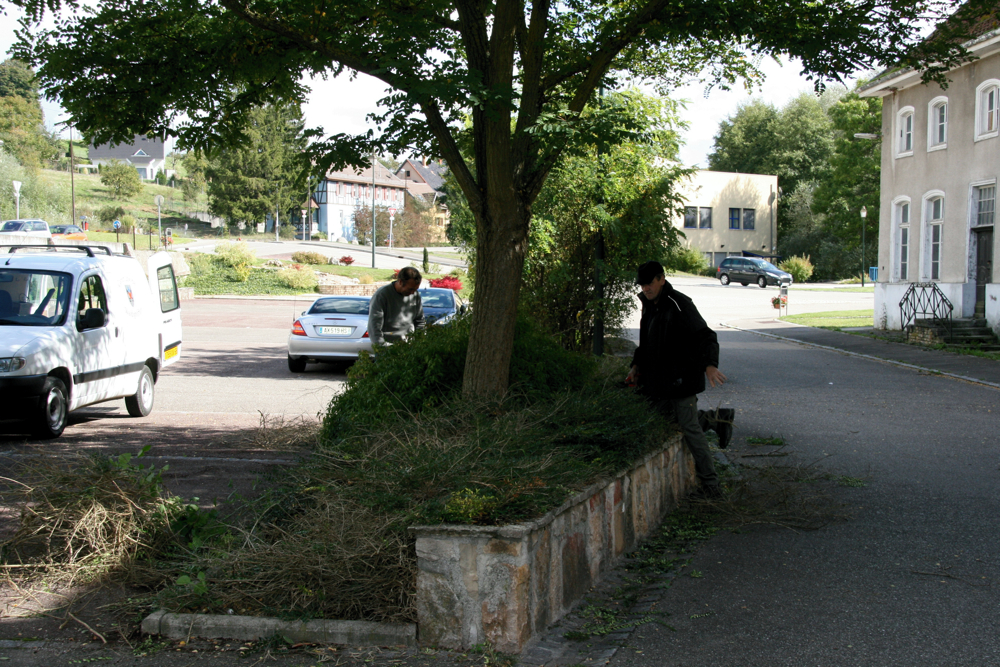Taille des arbustes au site Lang le 27 septembre 2010