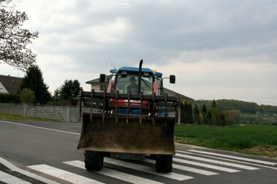 Tracteur communal et Philippe