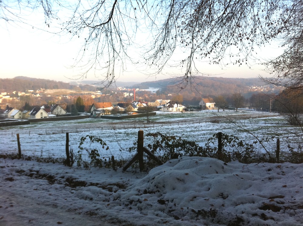 Au loin le chantier de l'EHPAD dans le soleil hivernal