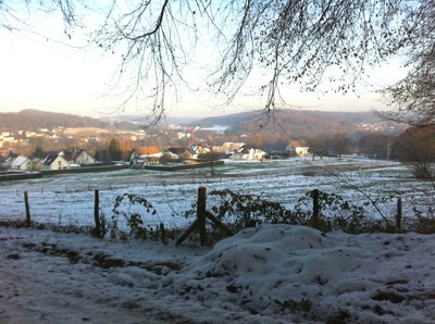 Au loin le chantier de l'EHPAD dans le soleil hivernal